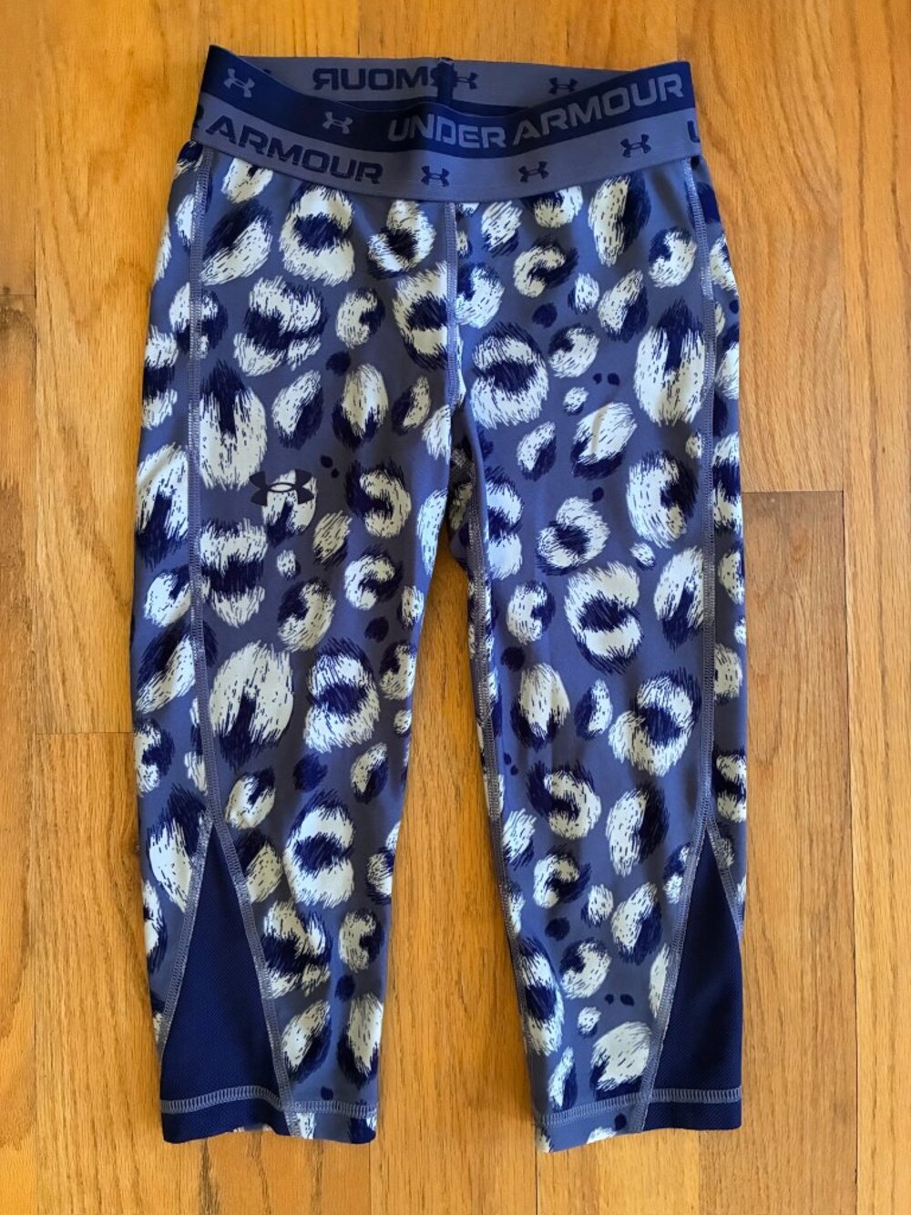 Under Armour Girls Blue Abstract Leopard Capri Leggings Youth Small